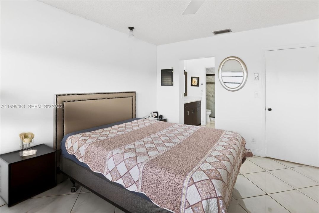 Activo con contrato: $299,000 (2 camas, 2 baños, 1060 Pies cuadrados)