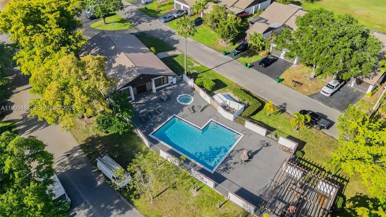 Activo con contrato: $299,000 (2 camas, 2 baños, 1060 Pies cuadrados)