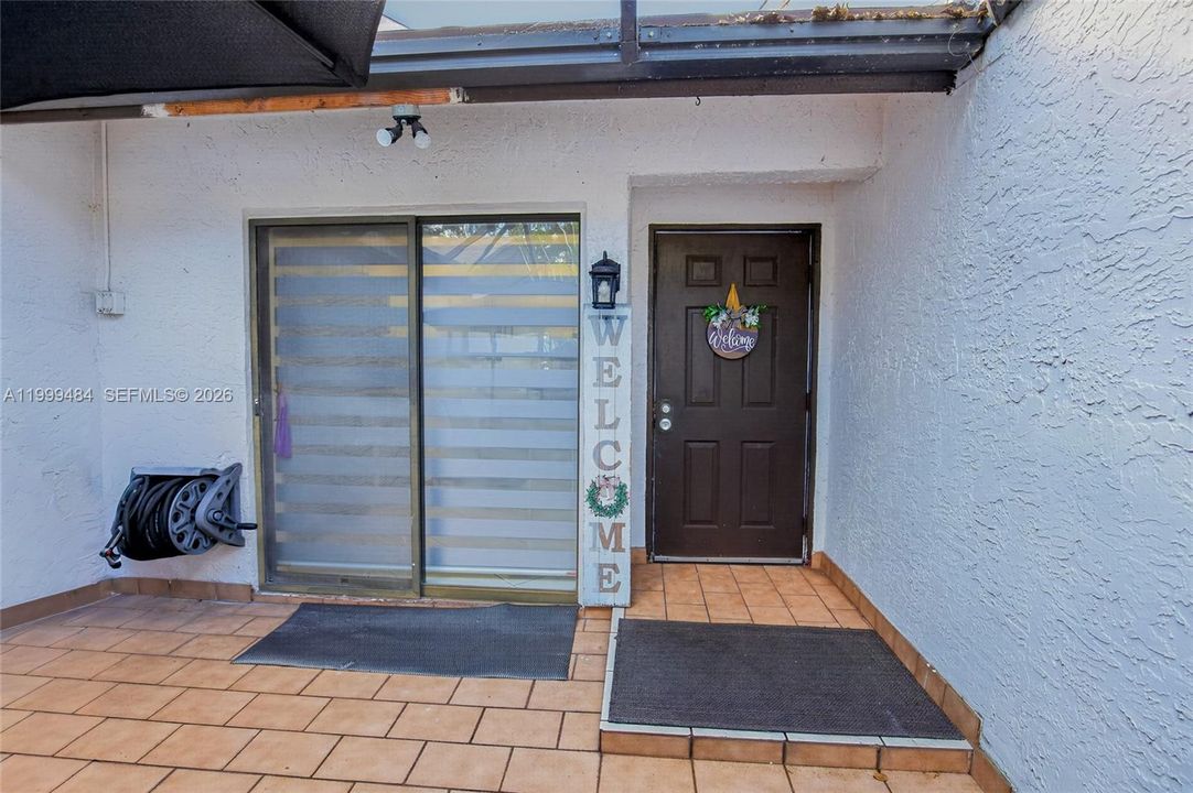 Activo con contrato: $299,000 (2 camas, 2 baños, 1060 Pies cuadrados)