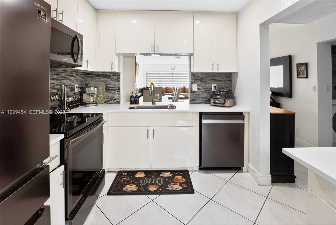 Activo con contrato: $299,000 (2 camas, 2 baños, 1060 Pies cuadrados)