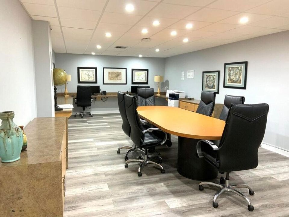 3c.-BARCLAY-BUSINESS-CENTER