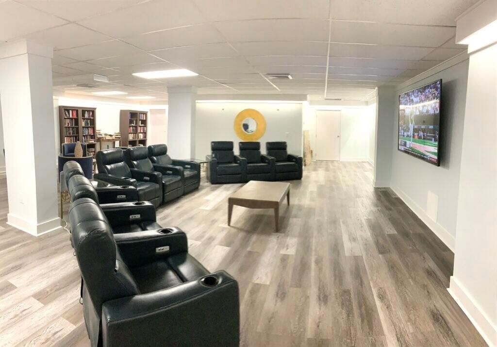 3b.-BARCLAY-LOUNGE