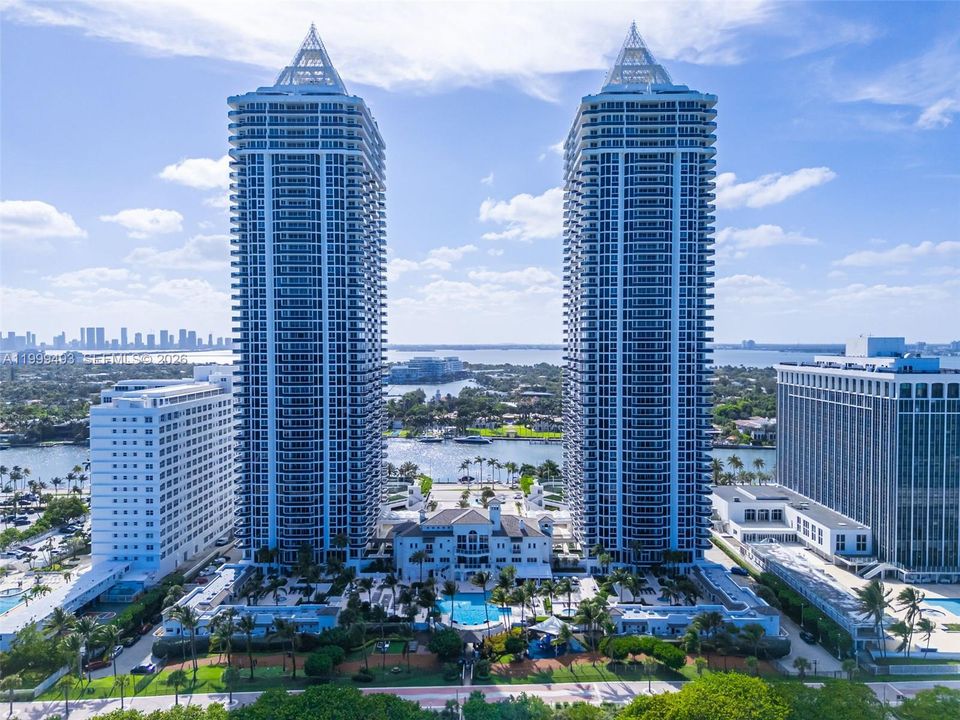 For Sale: $1,995,000 (2 beds, 2 baths, 1550 Square Feet)