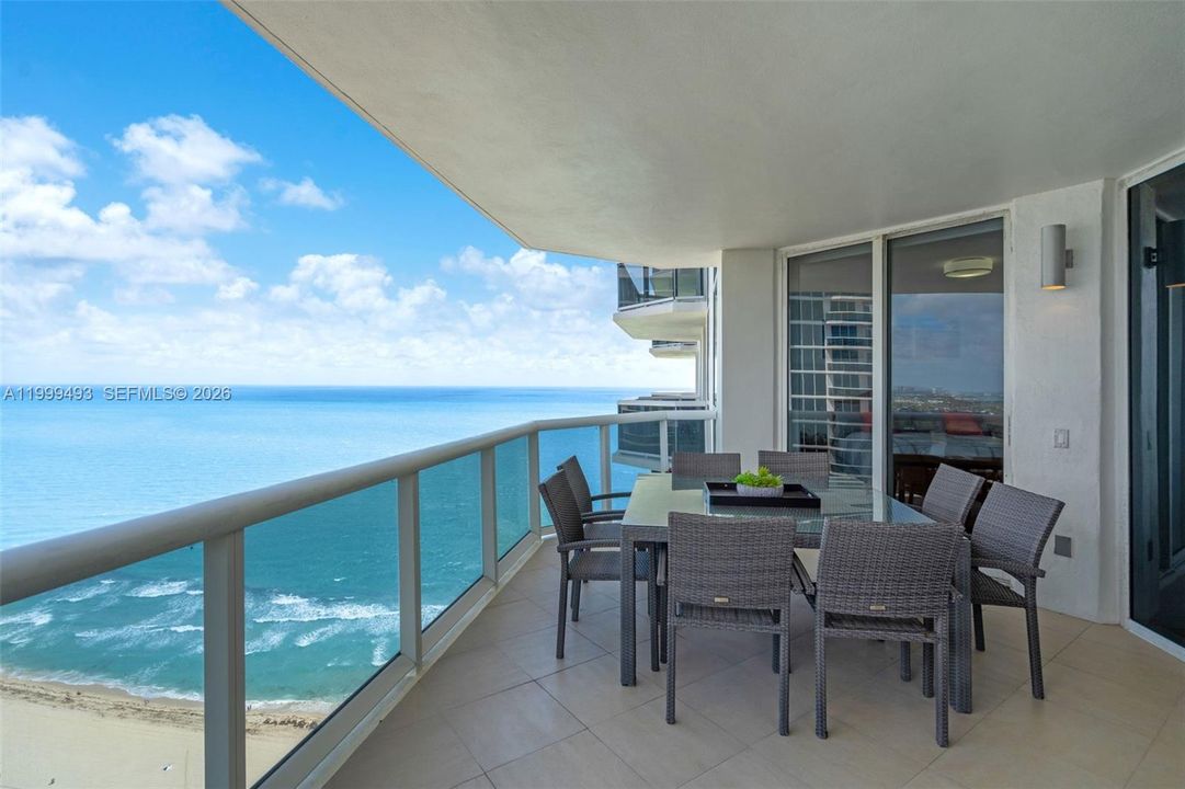 For Sale: $1,995,000 (2 beds, 2 baths, 1550 Square Feet)