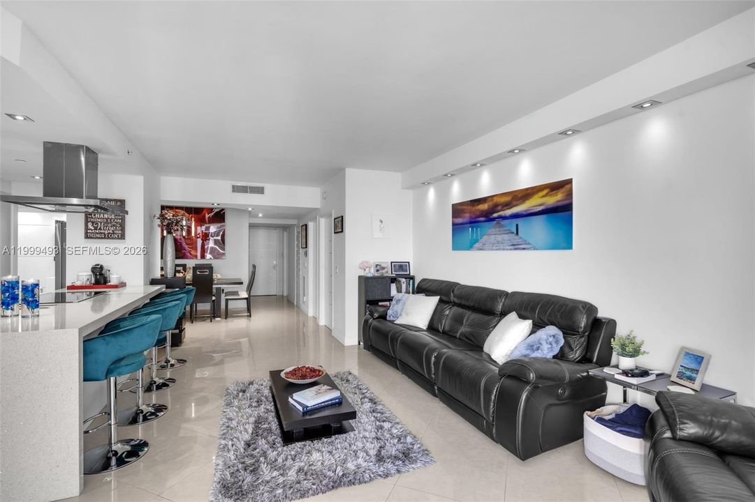 For Sale: $1,995,000 (2 beds, 2 baths, 1550 Square Feet)