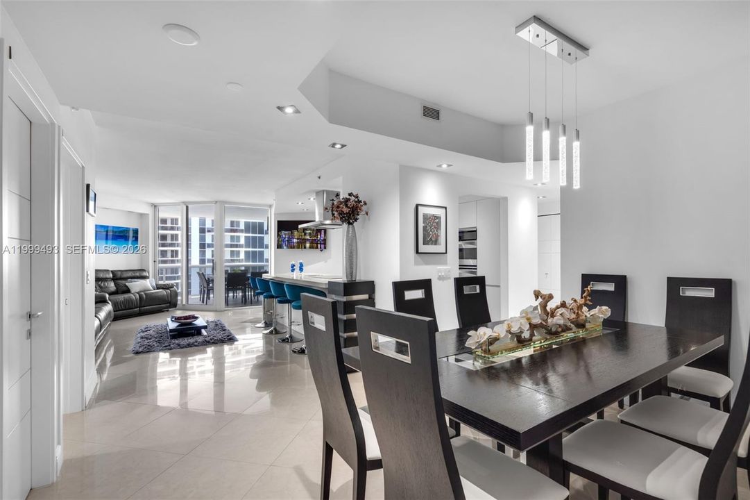 For Sale: $1,995,000 (2 beds, 2 baths, 1550 Square Feet)