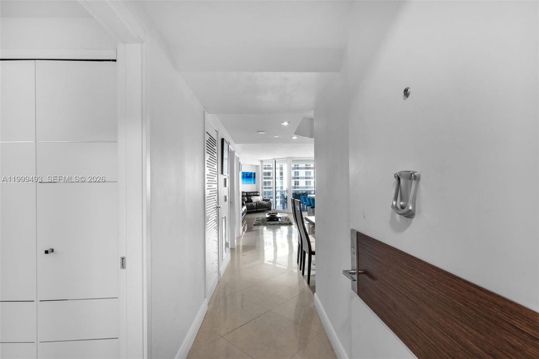 For Sale: $1,995,000 (2 beds, 2 baths, 1550 Square Feet)