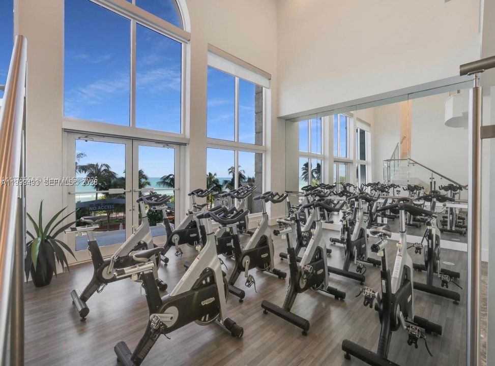 For Sale: $1,995,000 (2 beds, 2 baths, 1550 Square Feet)