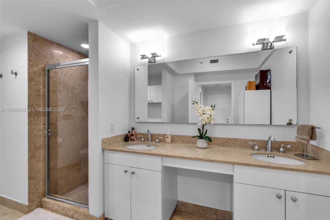 For Sale: $1,995,000 (2 beds, 2 baths, 1550 Square Feet)