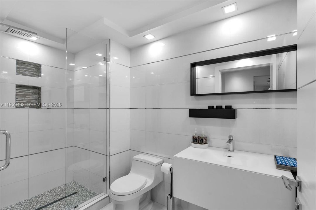 For Sale: $1,995,000 (2 beds, 2 baths, 1550 Square Feet)