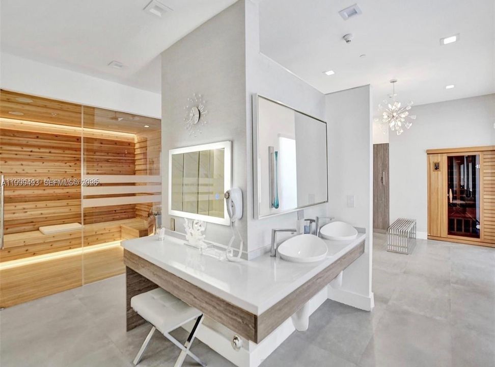 For Sale: $1,995,000 (2 beds, 2 baths, 1550 Square Feet)