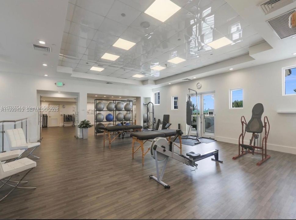 For Sale: $1,995,000 (2 beds, 2 baths, 1550 Square Feet)
