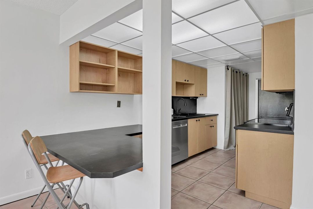 799 Jeffery St 105 pic 13