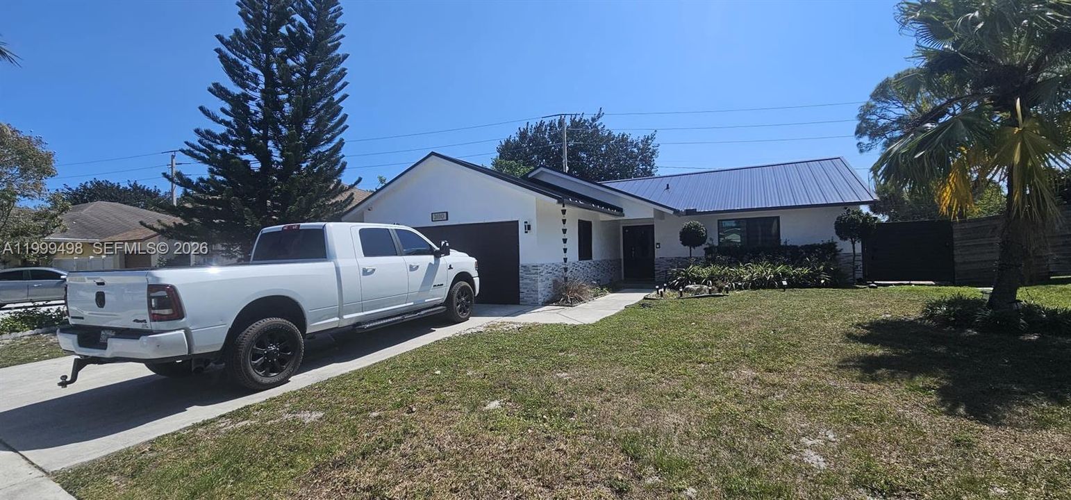 Active With Contract: $580,000 (3 beds, 2 baths, 1648 Square Feet)