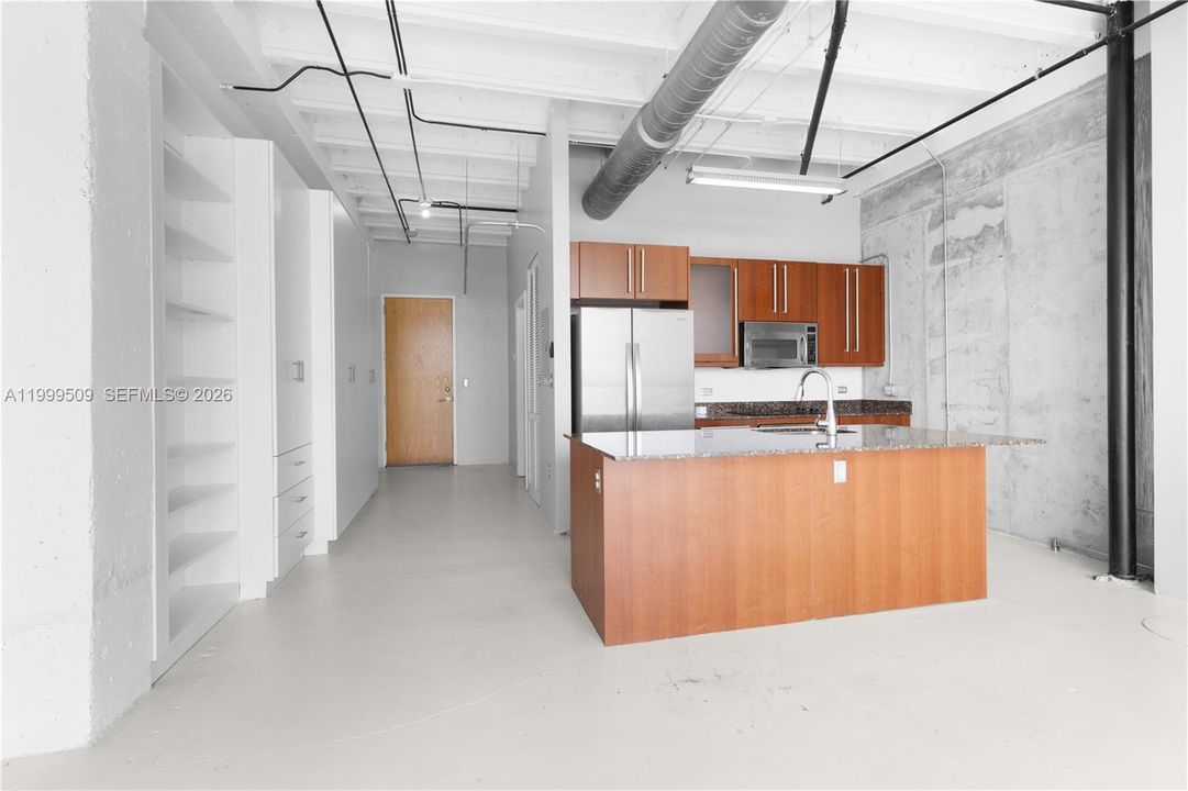 For Sale: $295,000 (0 beds, 1 baths, 618 Square Feet)