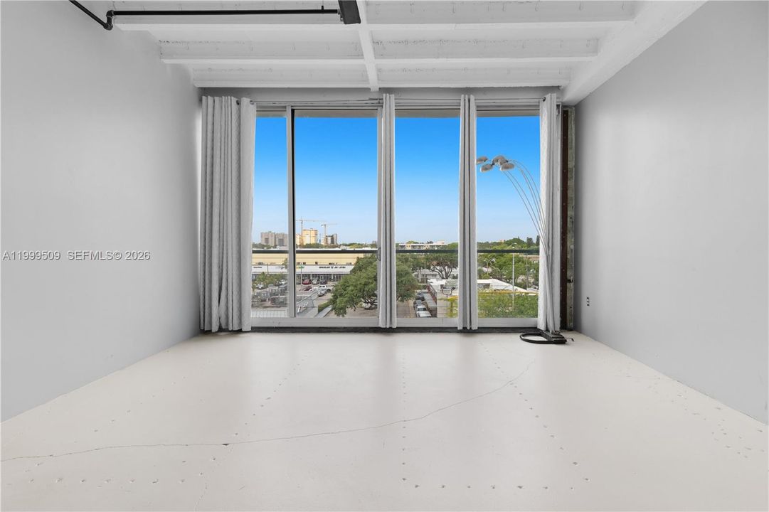 For Sale: $295,000 (0 beds, 1 baths, 618 Square Feet)