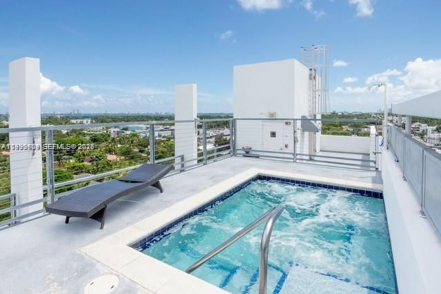 For Sale: $295,000 (0 beds, 1 baths, 618 Square Feet)