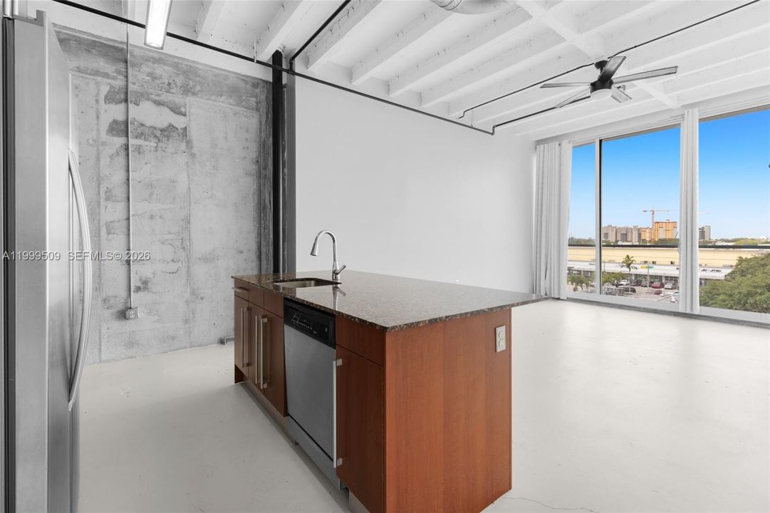 For Sale: $295,000 (0 beds, 1 baths, 618 Square Feet)