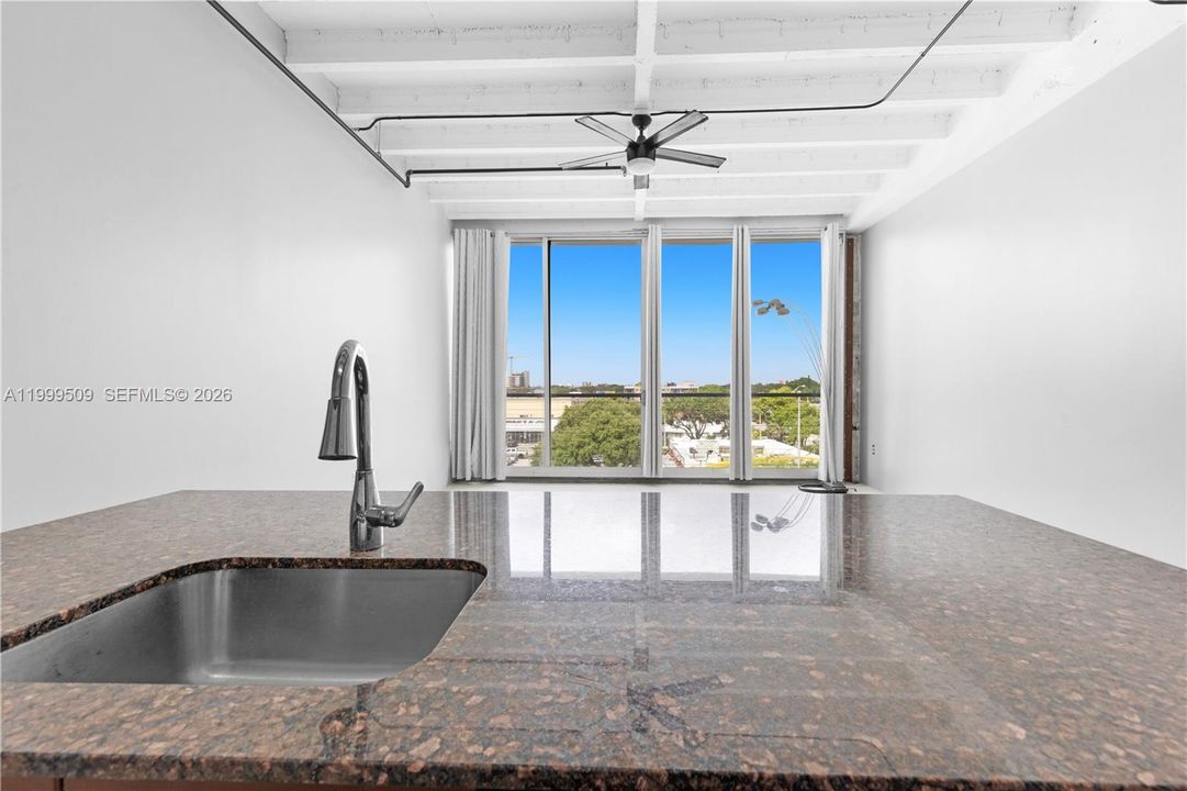 For Sale: $295,000 (0 beds, 1 baths, 618 Square Feet)
