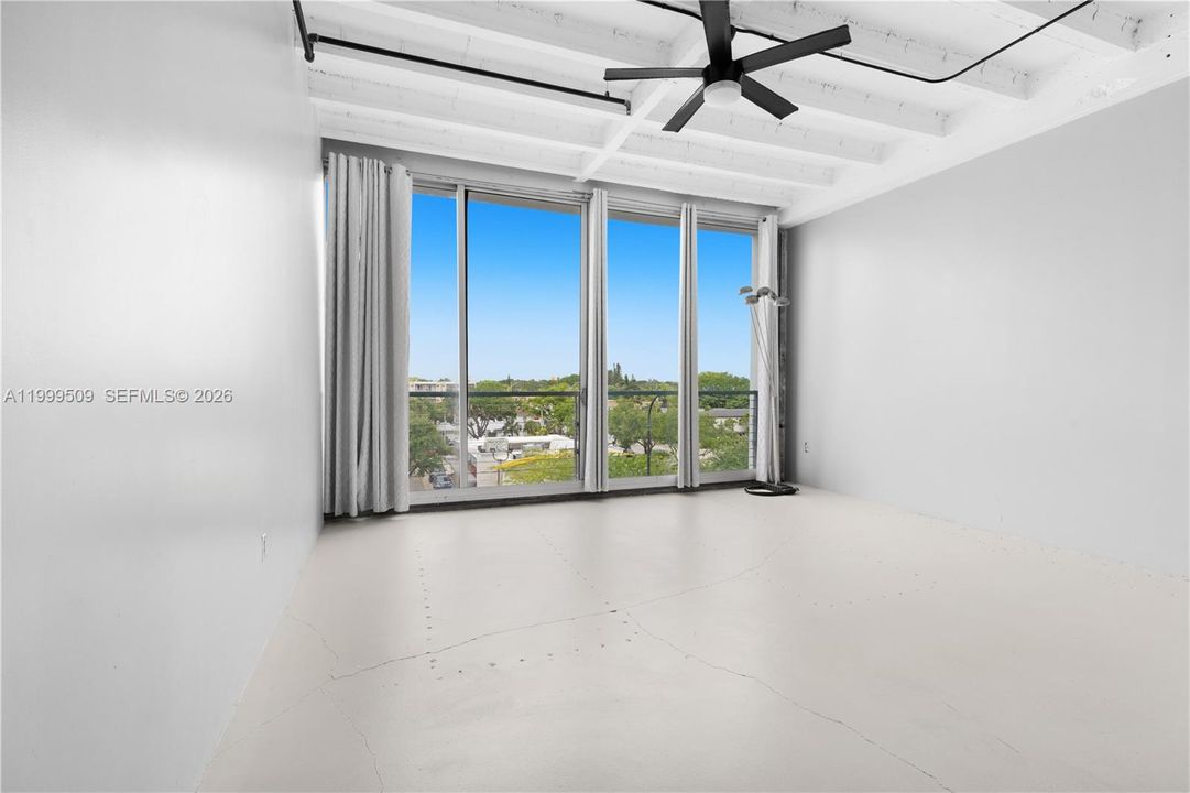 For Sale: $295,000 (0 beds, 1 baths, 618 Square Feet)