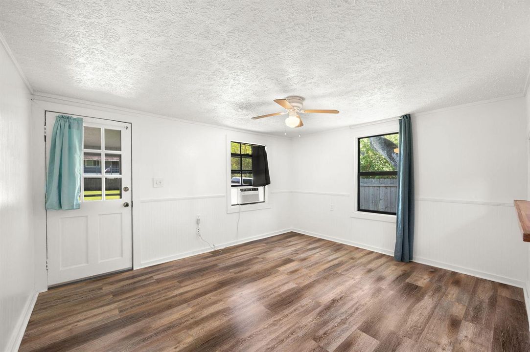2-web-or-mls-390 Baysinger Ave - 2