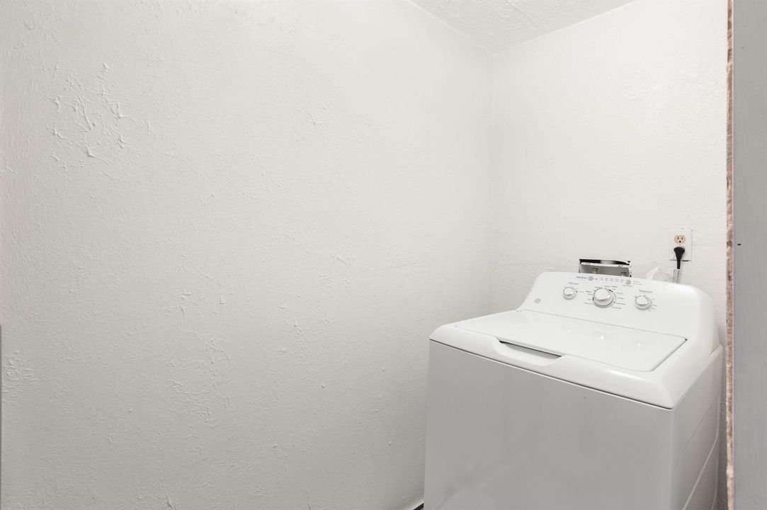 8-web-or-mls-390 Baysinger Ave - 8