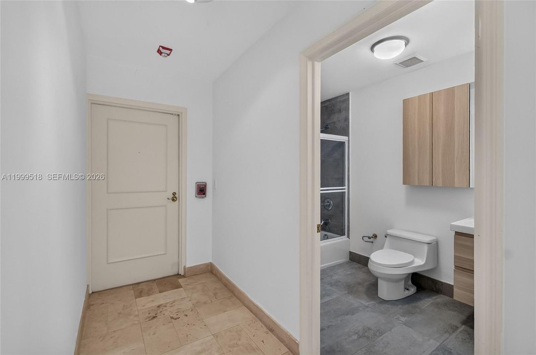 Activo con contrato: $11,900 (4 camas, 3 baños, 2640 Pies cuadrados)