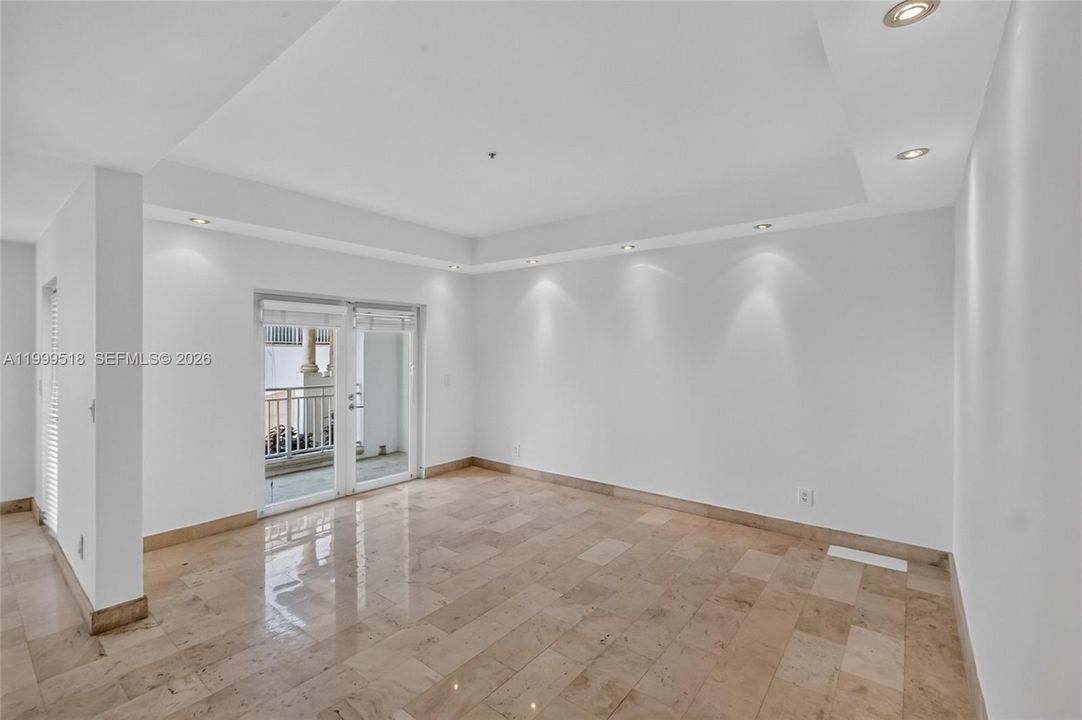 Activo con contrato: $11,900 (4 camas, 3 baños, 2640 Pies cuadrados)