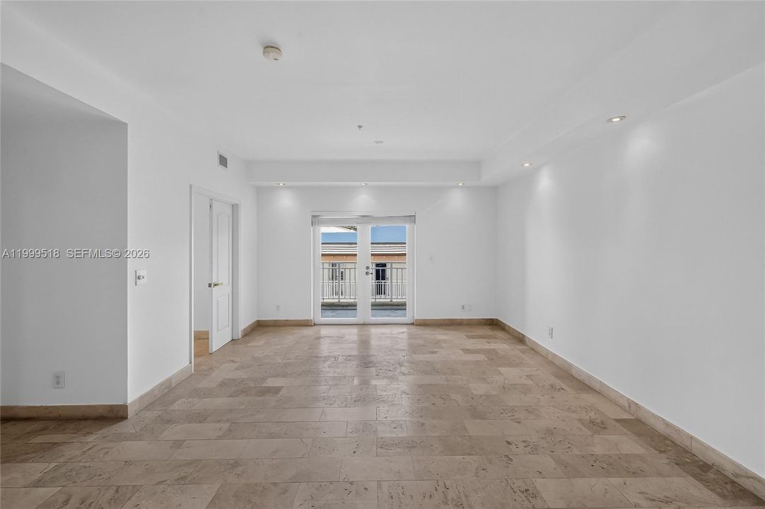Activo con contrato: $11,900 (4 camas, 3 baños, 2640 Pies cuadrados)