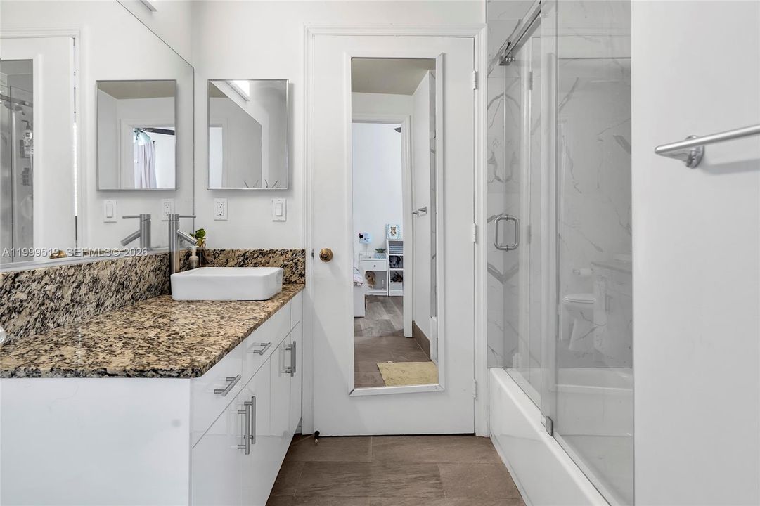 Active With Contract: $400,000 (2 beds, 1 baths, 969 Square Feet)