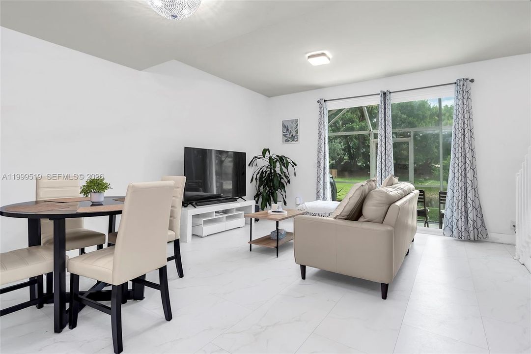 Active With Contract: $400,000 (2 beds, 1 baths, 969 Square Feet)