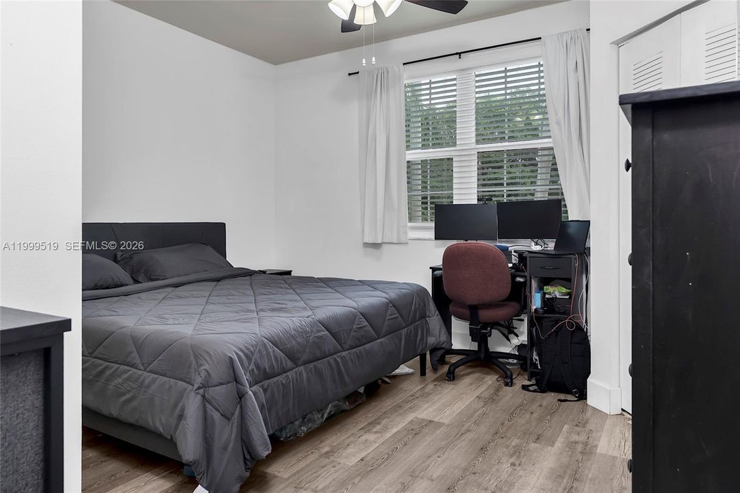 Active With Contract: $400,000 (2 beds, 1 baths, 969 Square Feet)