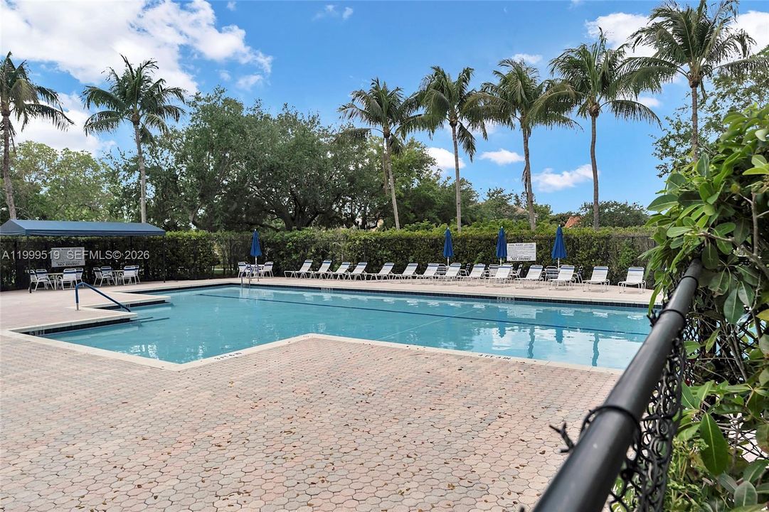 Active With Contract: $400,000 (2 beds, 1 baths, 969 Square Feet)