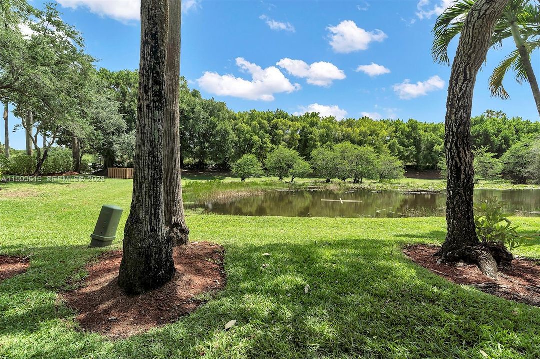 Active With Contract: $400,000 (2 beds, 1 baths, 969 Square Feet)