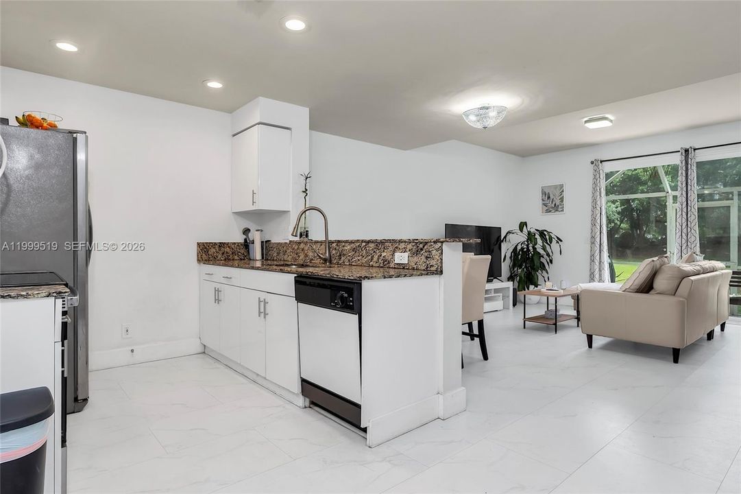 Active With Contract: $400,000 (2 beds, 1 baths, 969 Square Feet)