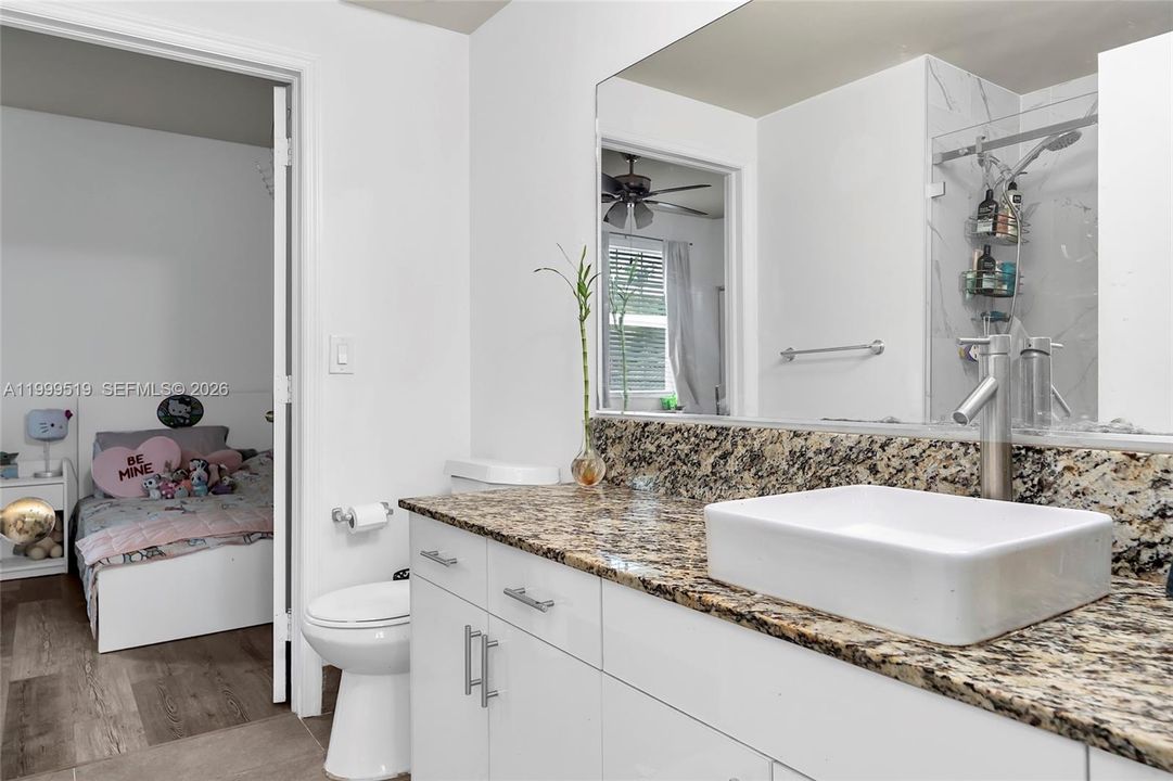 Active With Contract: $400,000 (2 beds, 1 baths, 969 Square Feet)