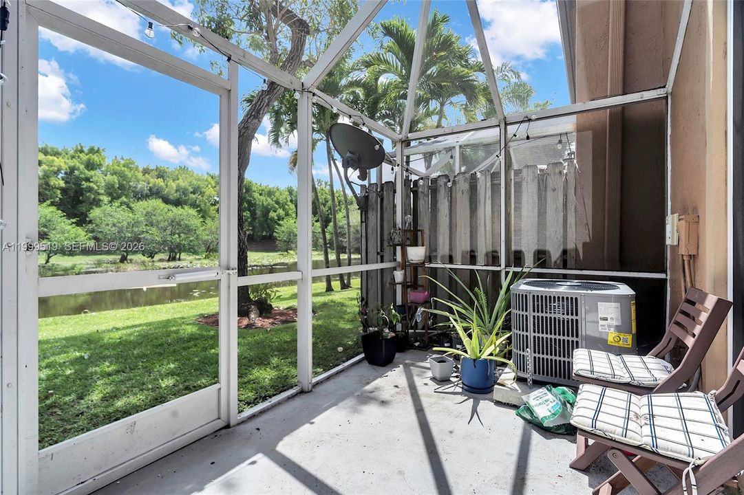 Active With Contract: $400,000 (2 beds, 1 baths, 969 Square Feet)