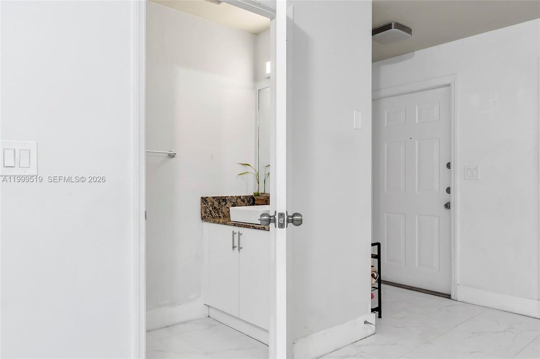 Active With Contract: $400,000 (2 beds, 1 baths, 969 Square Feet)