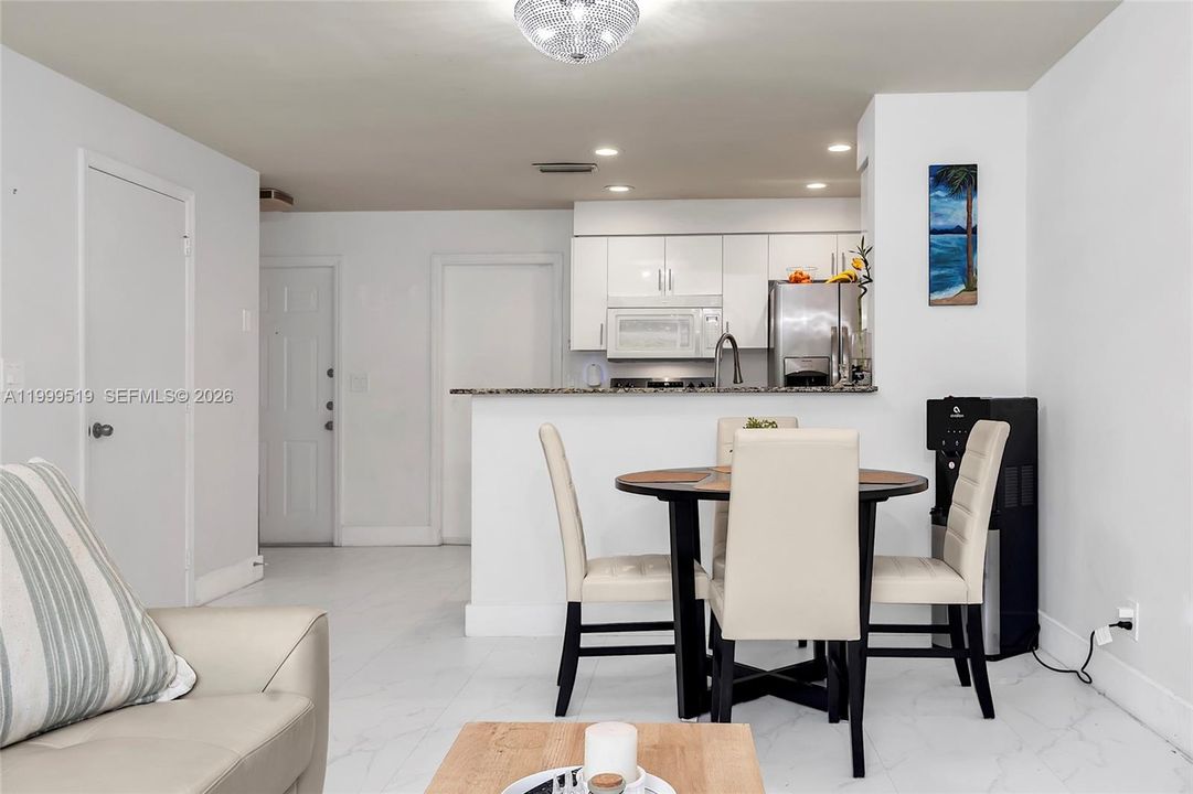 Active With Contract: $400,000 (2 beds, 1 baths, 969 Square Feet)