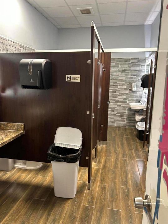 1 Gala Bathroom