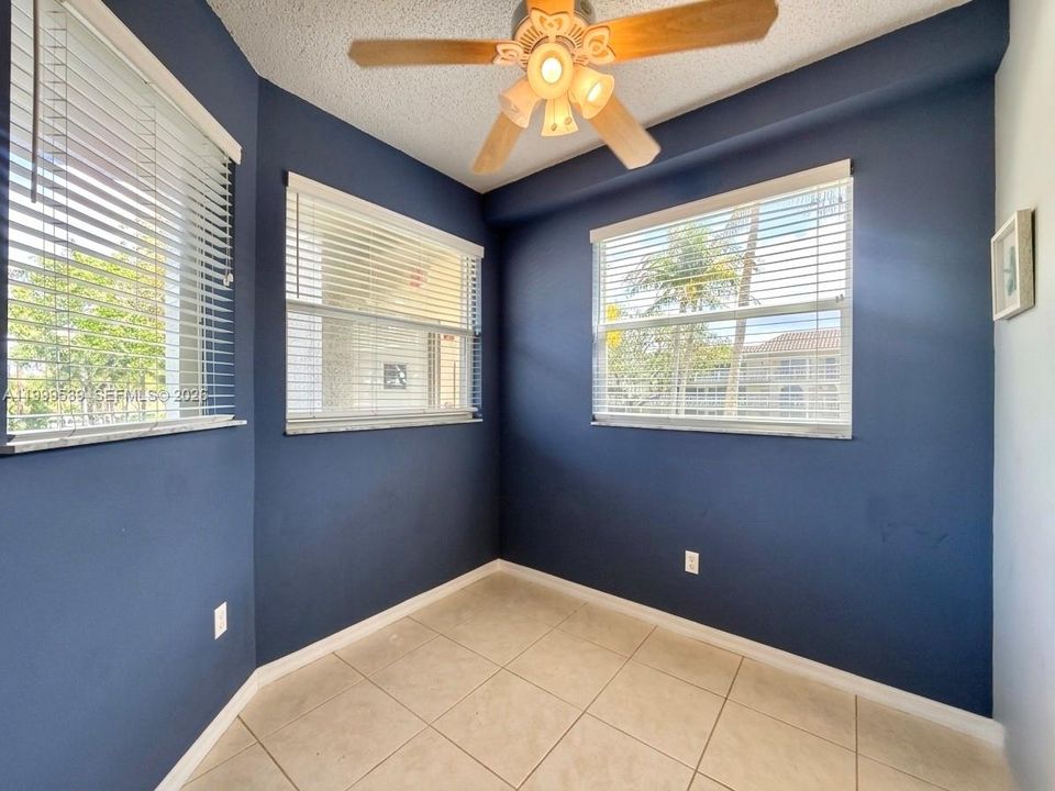 For Sale: $350,000 (2 beds, 2 baths, 1081 Square Feet)