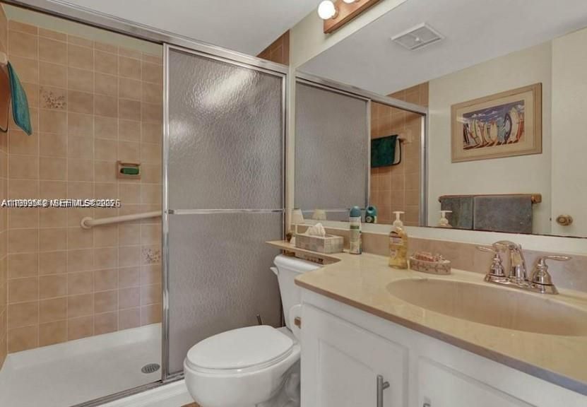 For Rent: $2,500 (2 beds, 2 baths, 1090 Square Feet)
