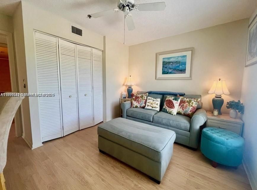 For Rent: $2,500 (2 beds, 2 baths, 1090 Square Feet)