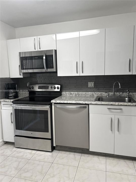 Activo con contrato: $295,000 (2 camas, 1 baños, 1152 Pies cuadrados)