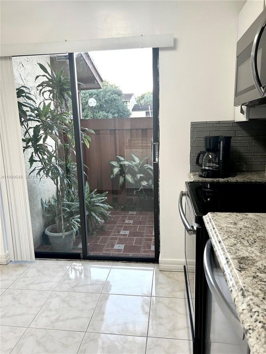 Activo con contrato: $295,000 (2 camas, 1 baños, 1152 Pies cuadrados)