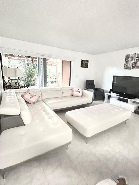 Activo con contrato: $295,000 (2 camas, 1 baños, 1152 Pies cuadrados)