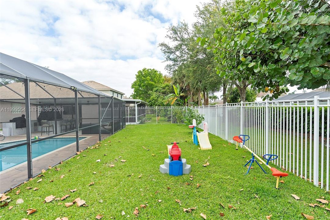 For Sale: $675,000 (4 beds, 2 baths, 2058 Square Feet)
