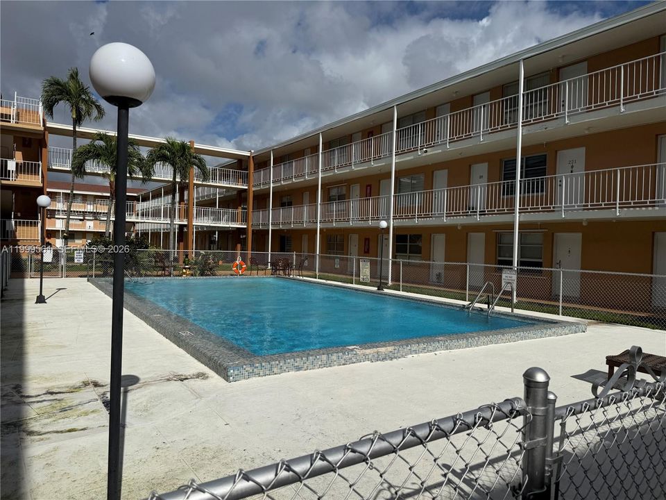 For Sale: $175,000 (1 beds, 1 baths, 540 Square Feet)