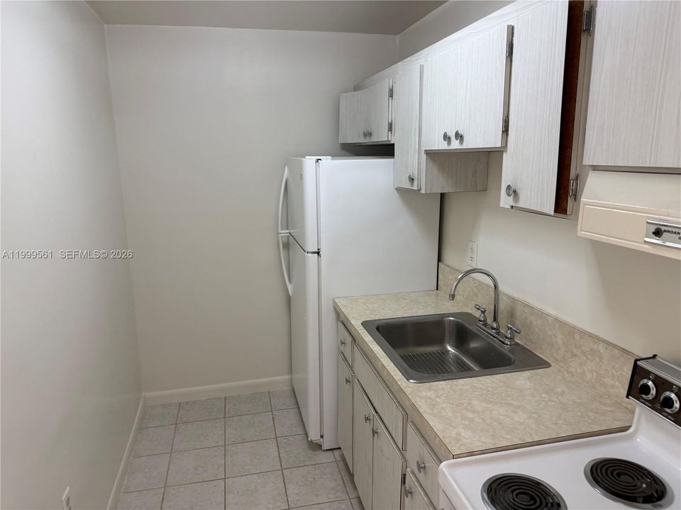 For Sale: $175,000 (1 beds, 1 baths, 540 Square Feet)