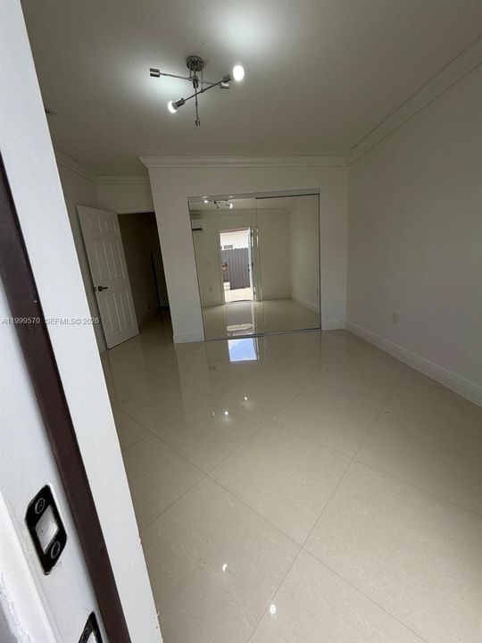 Recently Rented: $1,200 (1 beds, 1 baths, 1920 Square Feet)